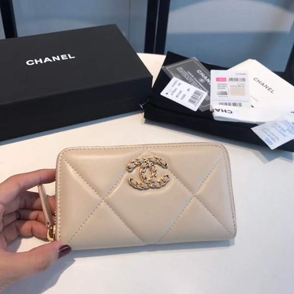 シャネル財布正面デザイン